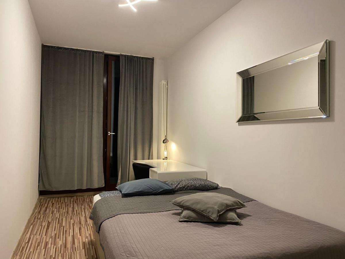 Two Rooms Apartment Triton Park Warszawa Exteriör bild